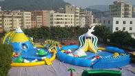 Công viên nước bơm hơi PVC khổng lồ tuyệt vời cho các trò chơi nước ngoài trời mùa hè Đường kính 30m