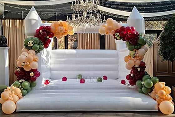 Lâu đài đám cưới bơm hơi màu trắng 13ft X 11,5ft X 10ft Tiệc ngoài trời Lâu đài Bouncy dành cho người lớn