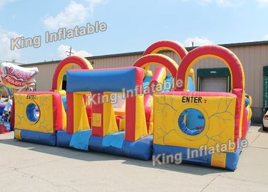 Trò chơi thể thao bơm hơi 14 * 10m đầy màu sắc với cầu trượt và leo núi cho công viên