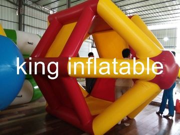 4m * 2,5m đi bộ trên đồ chơi nước thổi lên, con lăn nước bơm hơi PVC cho công viên nước