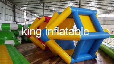 4m * 2,5m đi bộ trên đồ chơi nước thổi lên, con lăn nước bơm hơi PVC cho công viên nước