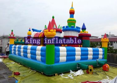 Công viên giải trí bơm hơi Disney với chuột Mickey và vịt Donald