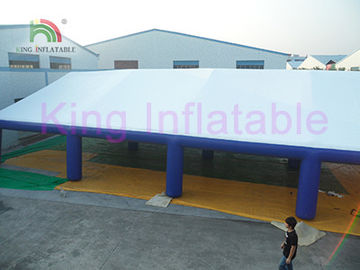 Lều cỏ thổi phồng đa năng khổng lồ với chân đỡ cột Mái trắng