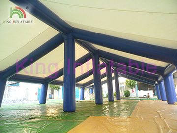 Lều cỏ thổi phồng đa năng khổng lồ với chân đỡ cột Mái trắng