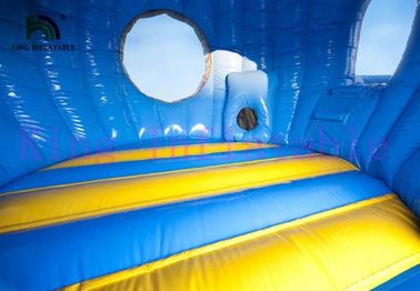 Lâu đài đầy màu sắc Circus Circus Nhảy với lâu đài