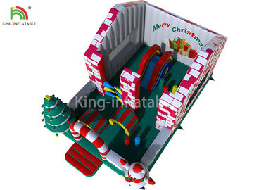 Ngôi nhà lâu đài Bouncy bơm hơi màu đỏ / trắng với cây thông Noel