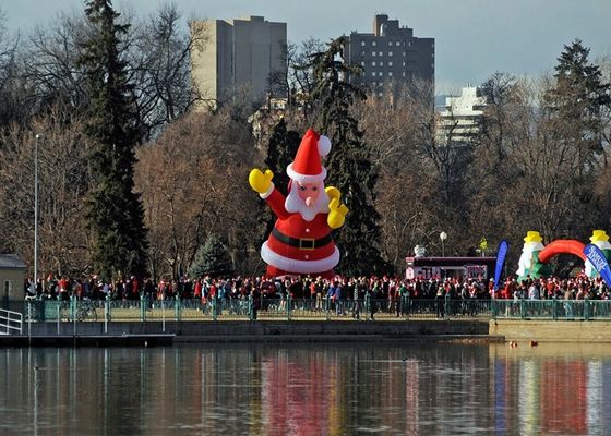 Sản phẩm quảng cáo bơm hơi ông già Noel thương mại lớn 10 m