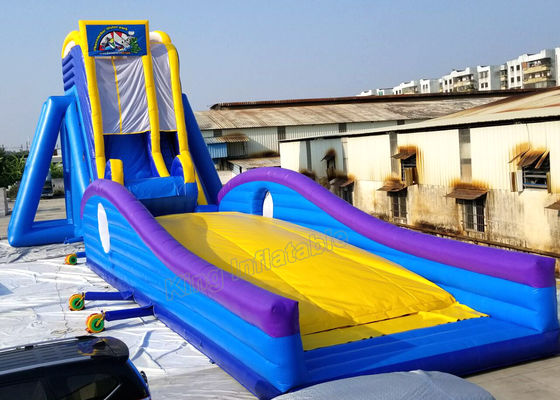Trò chơi trượt nước bơm hơi màu xanh / vàng Trò chơi trượt nước thương mại 12 * 4m Cầu trượt hà mã cho bãi biển