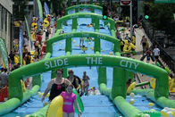 Trò chơi thể thao dưới nước bơm hơi ngoài trời dài 100m tùy chỉnh Đường trượt thành phố dành cho người lớn