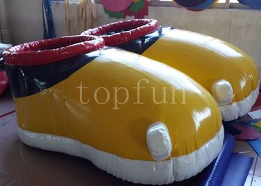 Giày PVC màu vàng cho cuộc đua đi bộ Sân bóng đá bơm hơi thú vị