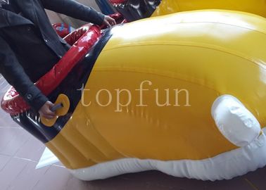 Giày PVC màu vàng cho cuộc đua đi bộ Sân bóng đá bơm hơi thú vị
